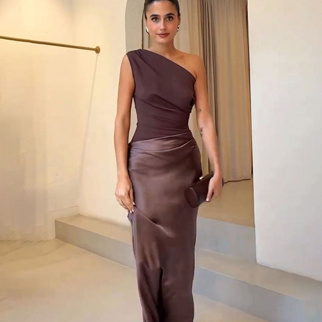 Lujoso vestido de satén fruncido asimétrico para mujer, perfecto para cócteles y eventos especiales.
