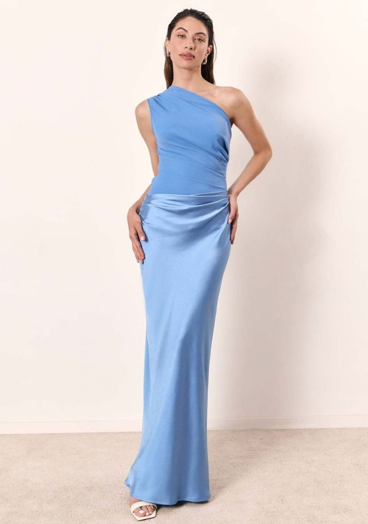 Vestido de gala asimétrico con fruncido de satén, diseño de un hombro para lucir en cualquier fiesta.