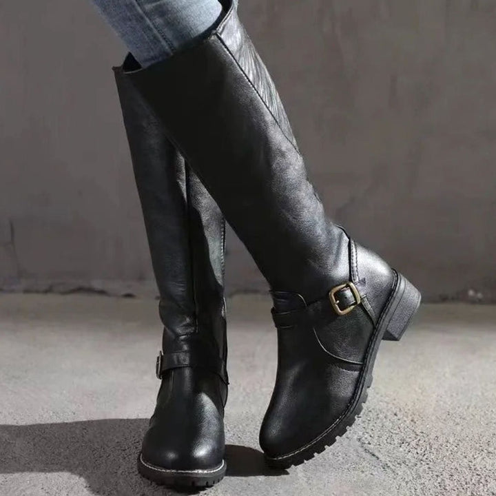 Botas altas ortopédicas para mujer con hebilla, ideales para invierno y otoño. Confort y estilo casual.