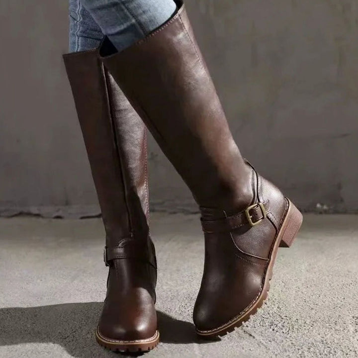 Botas ortopédicas de mujer con hebilla, altas y cómodas para máximo confort durante todo el día.