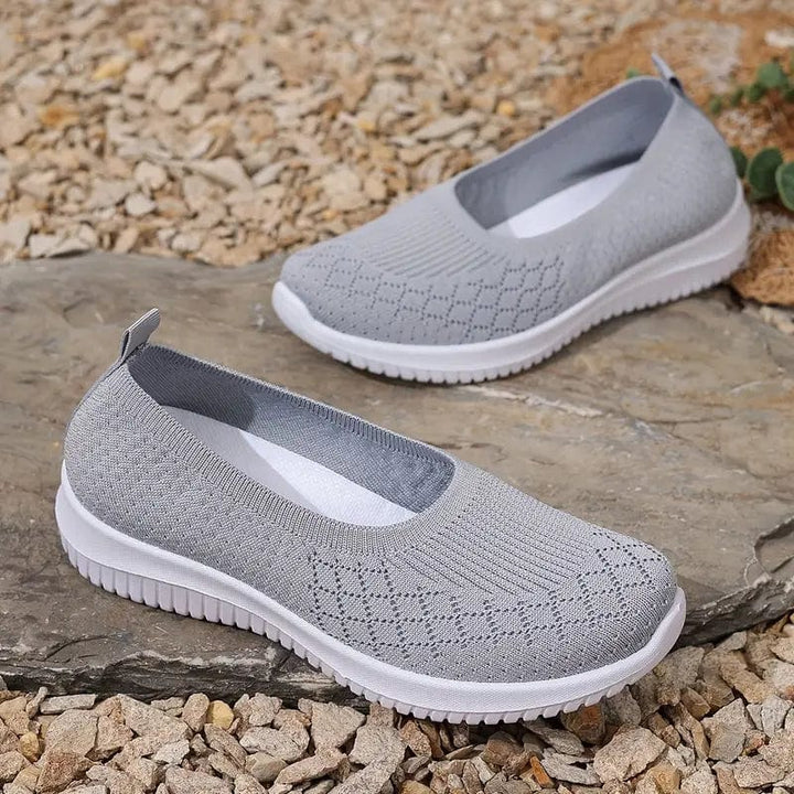Zapatillas slip-on para mujer. Calzado deportivo muy cómodo y fácil de poner, suela flexible.