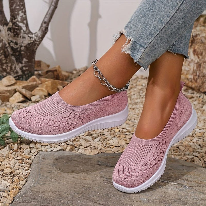 Zapatillas slip-on transpirables para mujer. Calzado ligero y cómodo, perfecto para uso casual diario.
