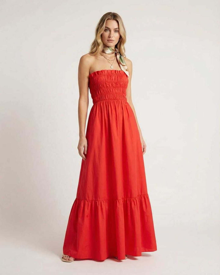 Vestido maxi blanco sin tirantes fruncido para mujer, ideal para verano y playa.