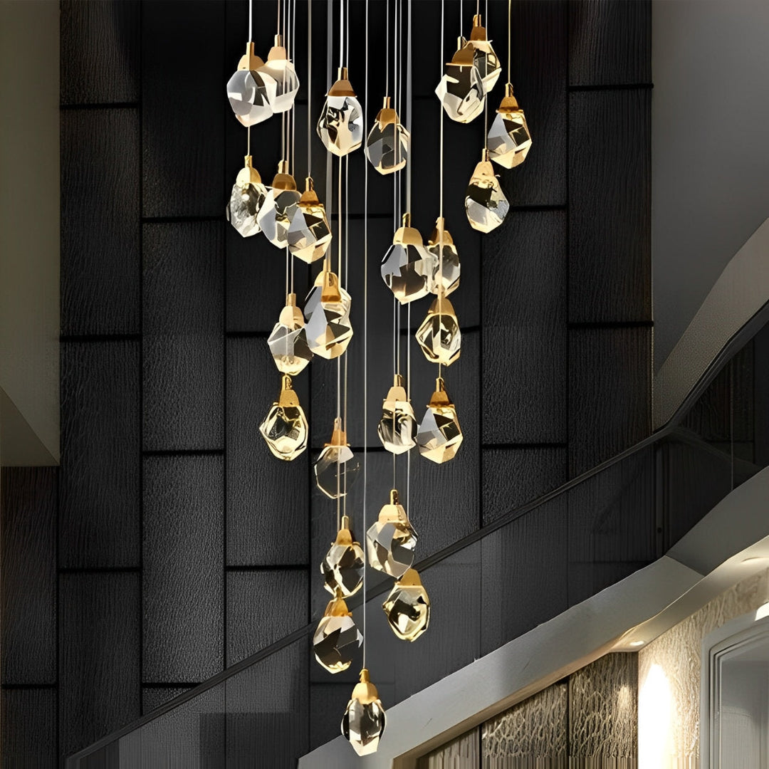 Lámpara colgante espiral Astrae, cristal dorado, ideal iluminación moderna de lujo.