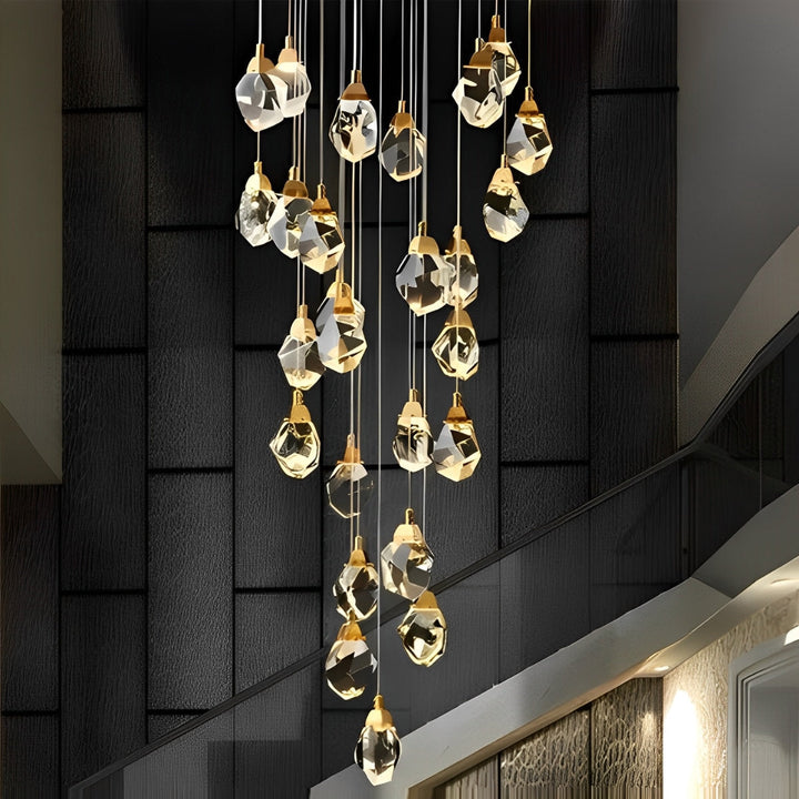 Lámpara colgante espiral Astrae, cristal dorado, ideal iluminación moderna de lujo.