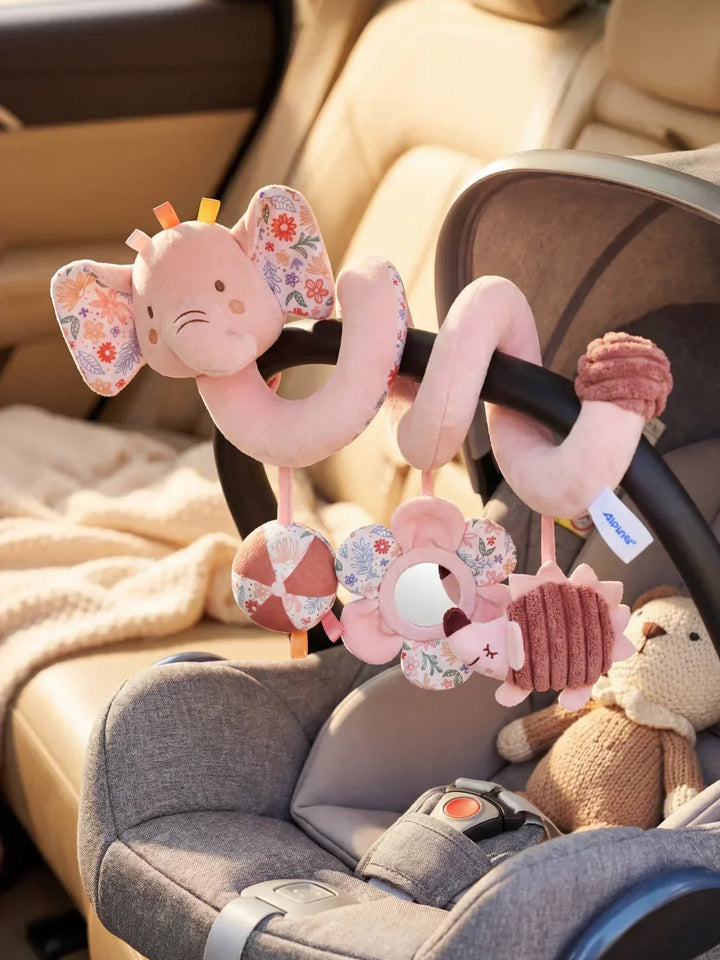 Espiral de cuna sensorial con colgantes de elefante y conejo rosa, ideal para la estimulación del bebé.
