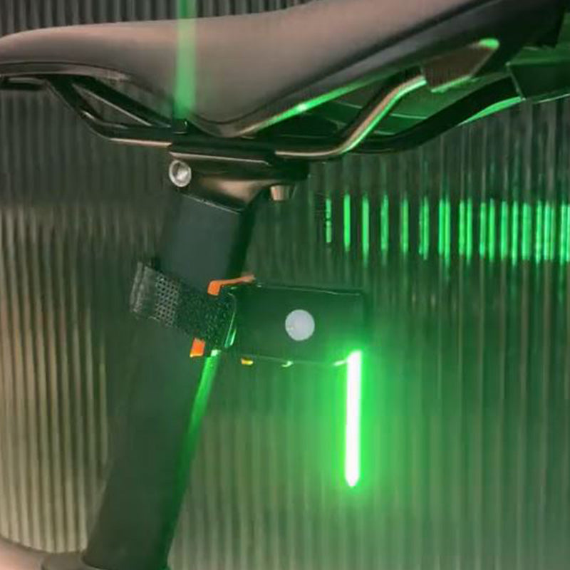 Potente luz trasera LED para bicicleta, garantizando la visibilidad superior en condiciones de poca luz.