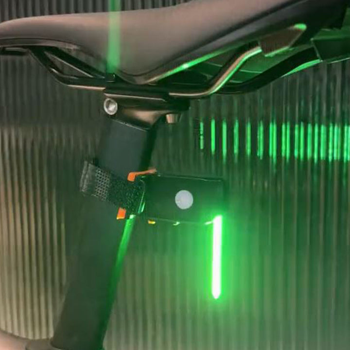 Potente luz trasera LED para bicicleta, garantizando la visibilidad superior en condiciones de poca luz.