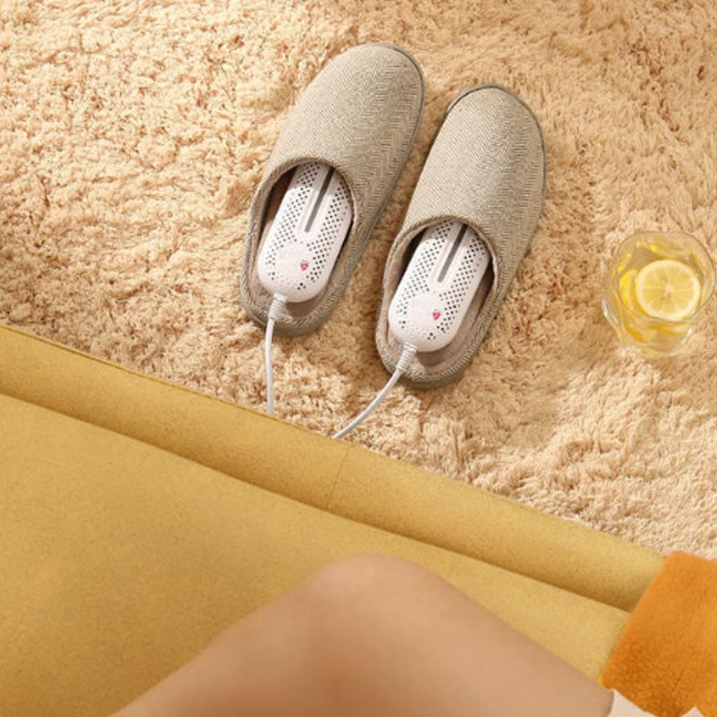 Previene malos olores y humedad con el secador de zapatos antibacteriano con luz UV.