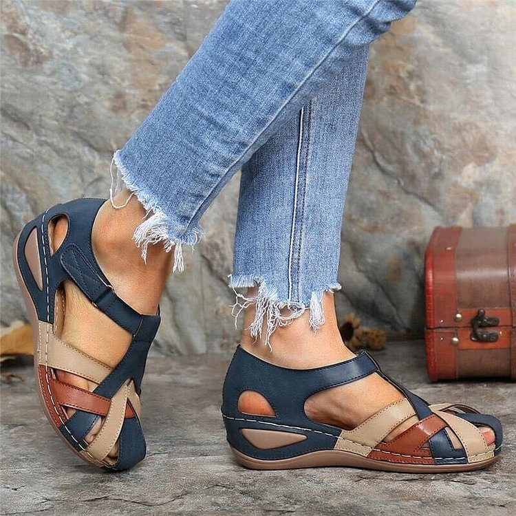 Sandalias ajustables ortopédicas para mujer. Ofrecen máximo confort y soporte para caminar en verano.