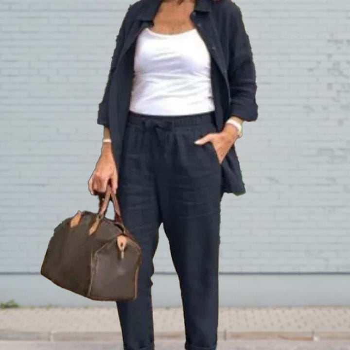 Elegante conjunto lounge Sierra suave para mujer, dos piezas, fusionando estilo casual y confort superior.