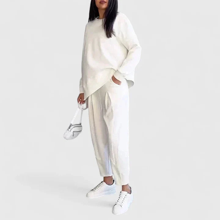 Ropa mujer: conjunto chic de blusa y pantalón cómodo, estilo moderno, perfecto para primavera/otoño.