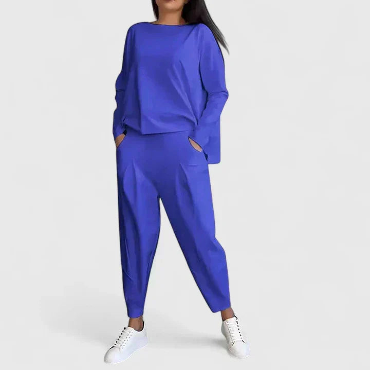 Moda para mujer: conjunto de blusa manga larga y pantalón elegante, perfecto para un outfit moderno.