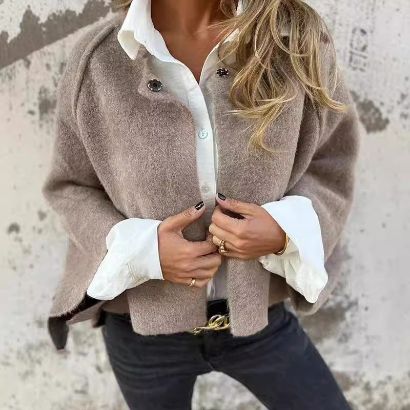 Cárdigan de lujo para mujer, elegante y confortable. Ideal para la moda de invierno versátil.