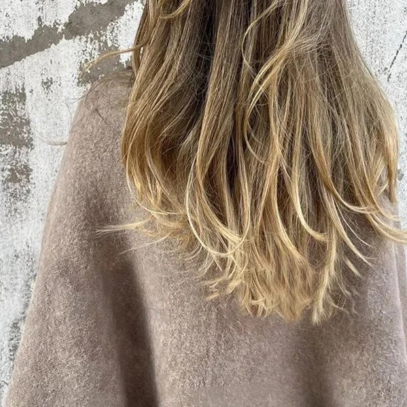 Cárdigan largo de mujer con bolsillos, abrigo casual para invierno. Aporta confort y estilo.