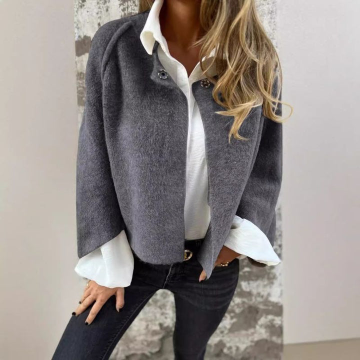 Abrigo cárdigan de mujer, suave y acogedor. Ofrece confort y un toque de elegancia invernal.