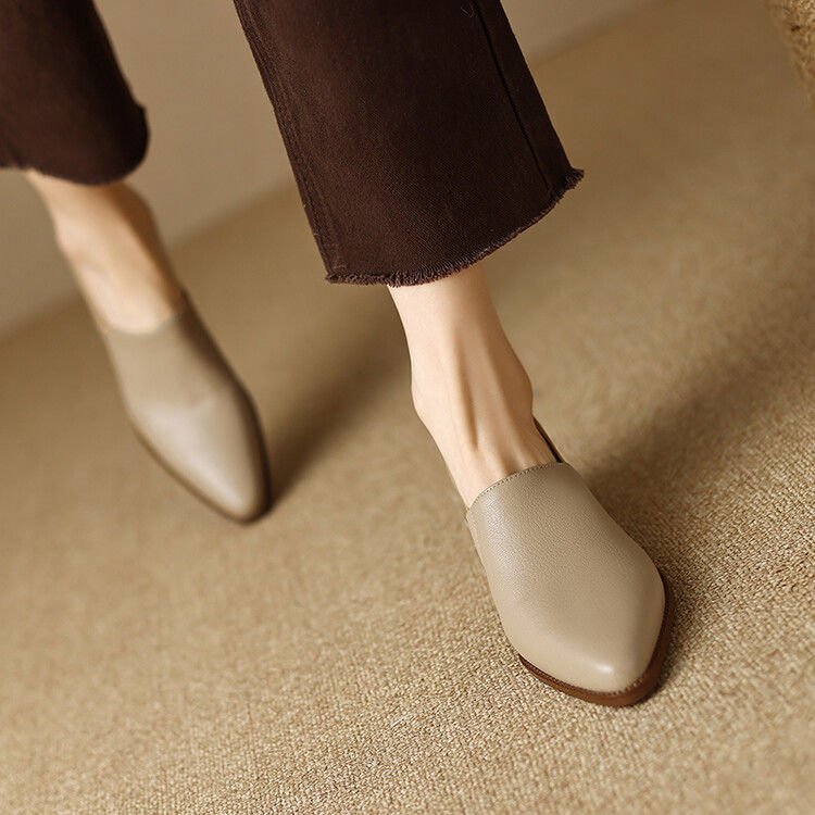 Mocasines planos CARLA de mujer, estilo minimalista y elegante. Calzado confortable para oficina.