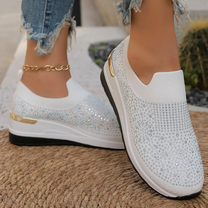 Zapatillas de moda para mujer con plataforma. Diseño brillante de strass, calzado slip-on muy cómodo y chic.