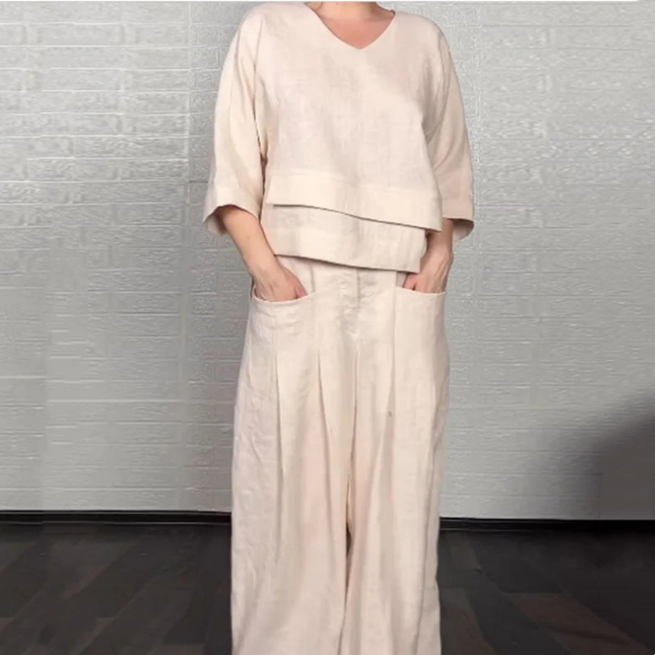 Blusa de mujer con escote V, parte del conjunto de dos piezas, moda femenina primavera-verano, estilo relajado y cómodo.