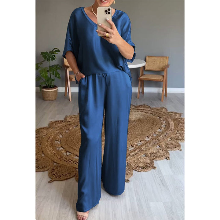 Conjunto de mujer satinado, corte oversize moderno con pantalón fluido. Ropa elegante y versátil.
