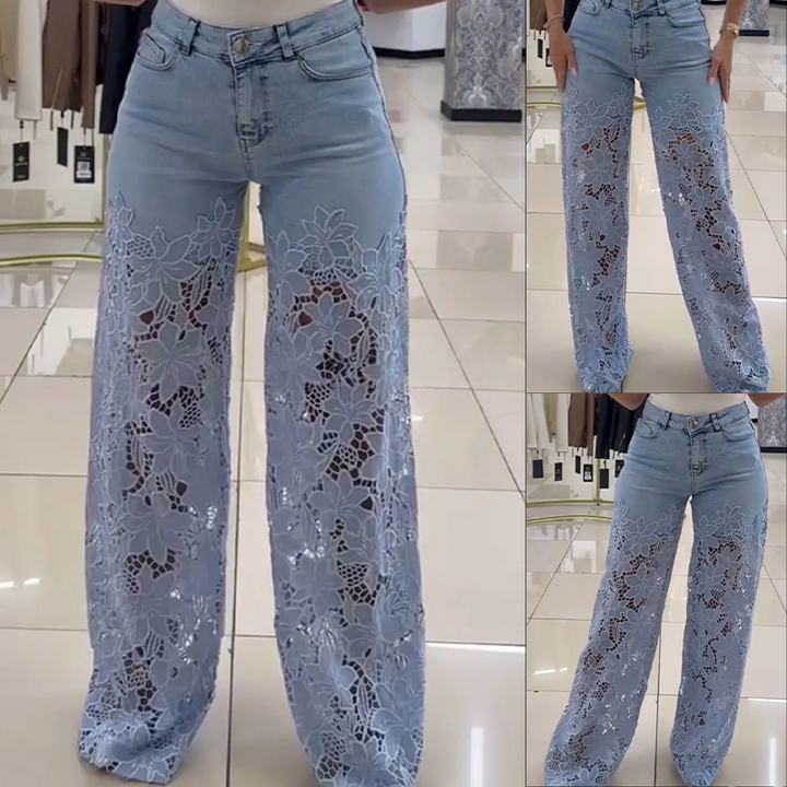 Jeans de mujer con diseño innovador: paneles florales transparentes en un corte recto clásico.