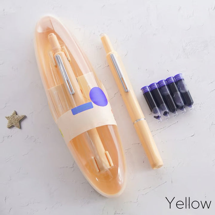 Primer plano del plumín de la pluma estilográfica retráctil, listo para una tinta suave.