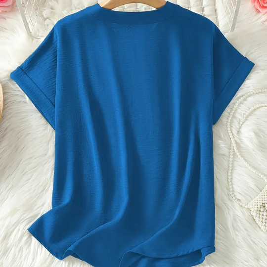 Moda de verano: top casual de mujer con escote en V y mangas cortas. Blusa transpirable de corte relajado y cómodo.
