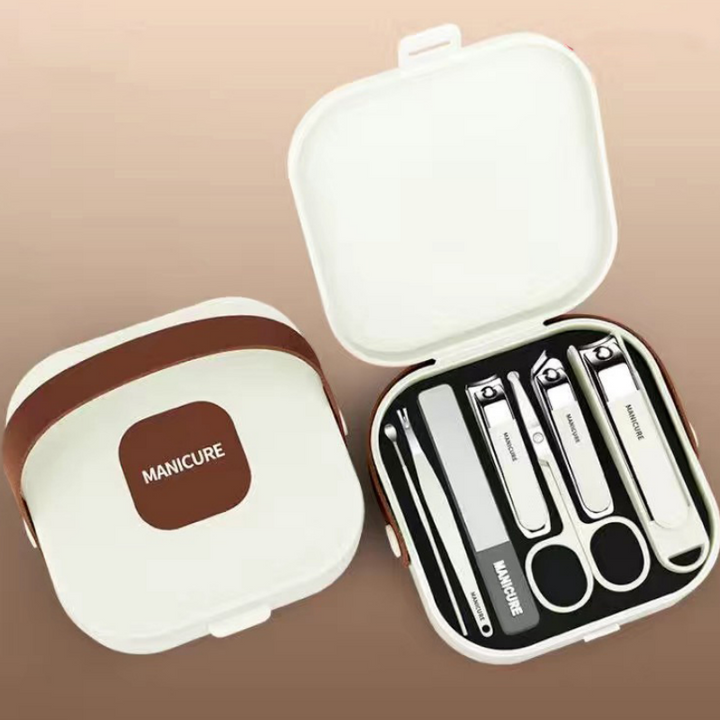 Kit de manicura unisex de 7 piezas con cortauñas de acero carbono. Duradero y portátil para higiene personal.