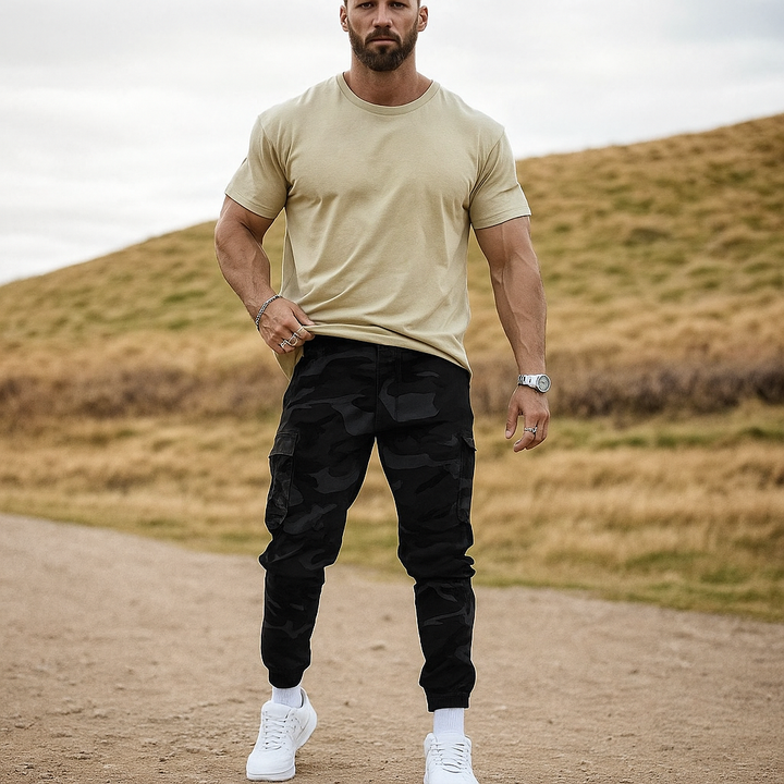 Pantalones de camuflaje casual para hombre, estilo urbano, ofrecen gran comodidad y look moderno.