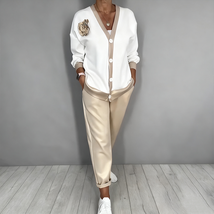 Conjunto de moda femenina con cárdigan y top. Dos piezas elegantes y cómodas para looks de oficina o casual diario.