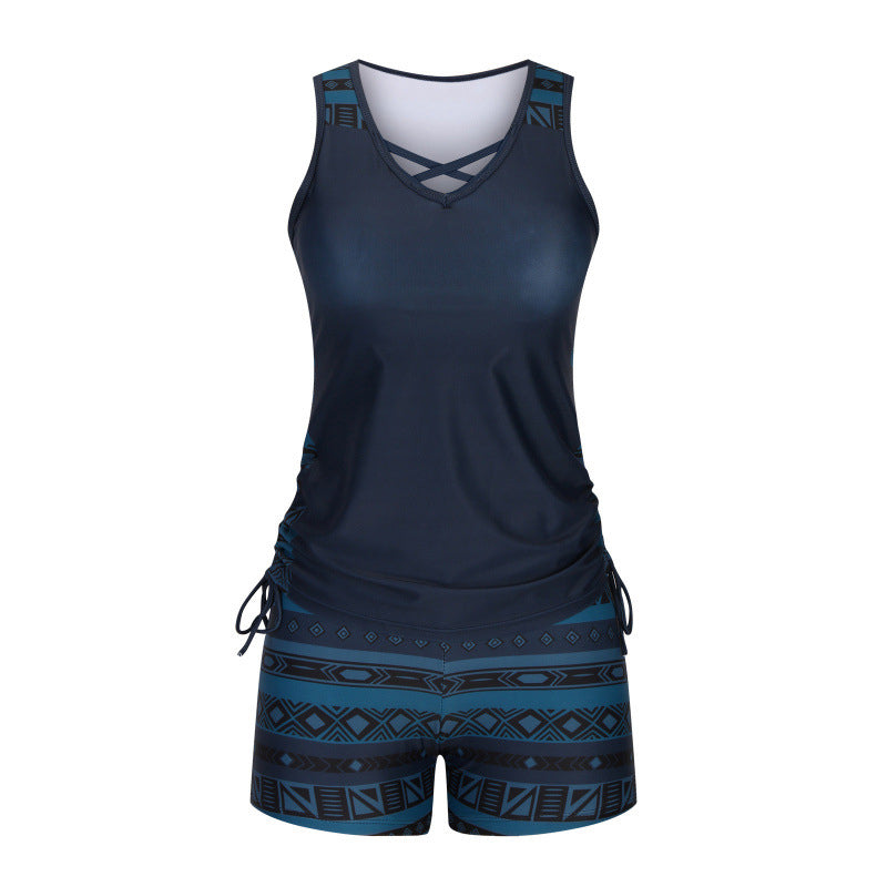 Tankini de dos piezas para mujer, escote V y estampado geométrico en tonos azules y blancos.