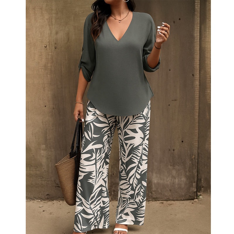Moda femenina: conjunto de blusa elegante cuello V y pantalón estampado para un look completo y moderno.