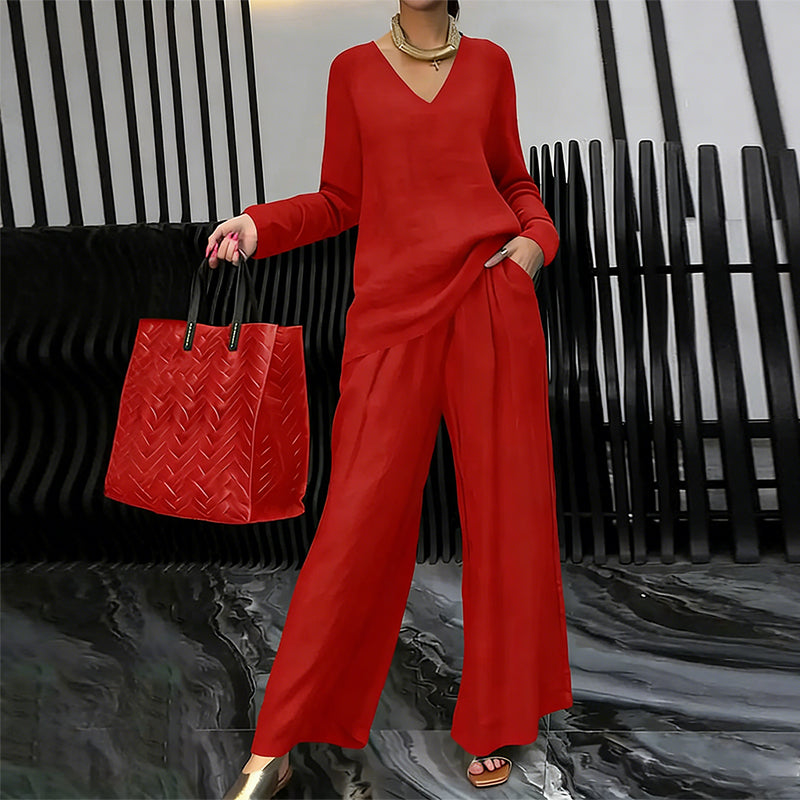 Modelo usando conjunto de mujer, blusa elegante y pantalón fluido cómodo.
