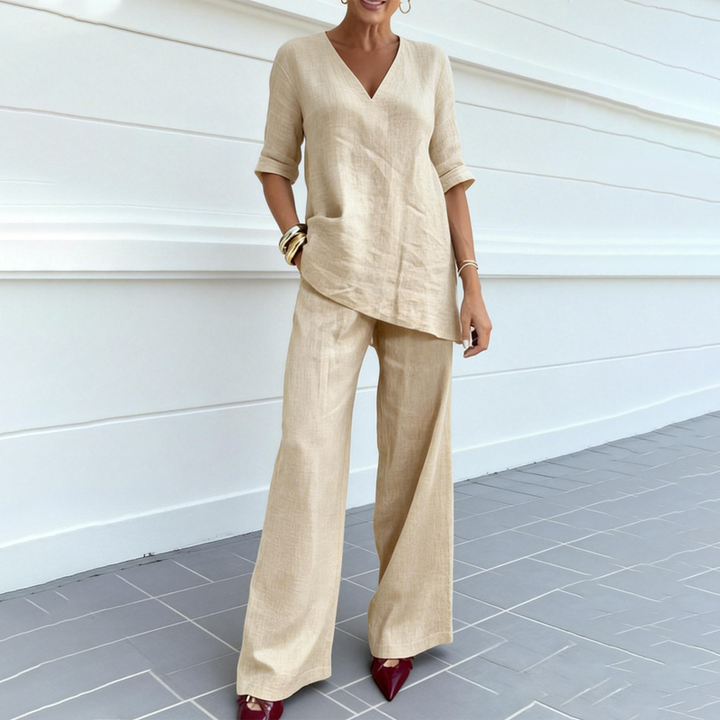 Mujer luciendo conjunto de lino y algodón casual, pantalón ancho fluido, perfecto para vacaciones.
