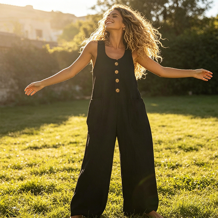 Moda veraniega femenina: mono con botones, pierna ancha, perfecto para días cálidos y soleados.