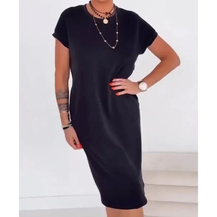 Vestido midi casual beige para mujer, con bolsillos, cómodo y corte relajado.