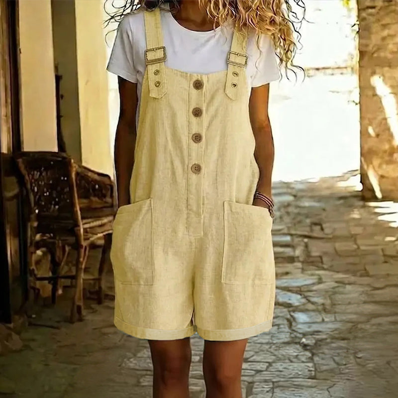Peto corto de mezclilla retro para mujer, tirantes ajustables y bolsillos. Estilo veraniego y casual.