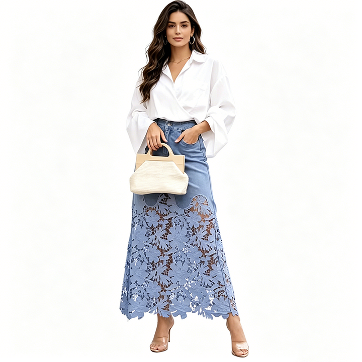 Atractiva falda larga de mezclilla con encaje floral para mujer. Un toque de elegancia en tu vestuario.