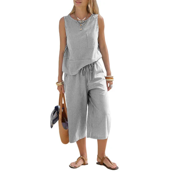 Conjunto capri de rayas muy cómodo para mujer, perfecto para días casuales y frescos de verano.