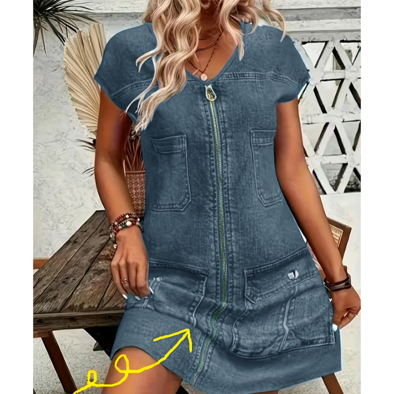 Detalle de cremallera y bolsillos en vestido casual de mujer efecto denim, estilo cómodo y moderno.