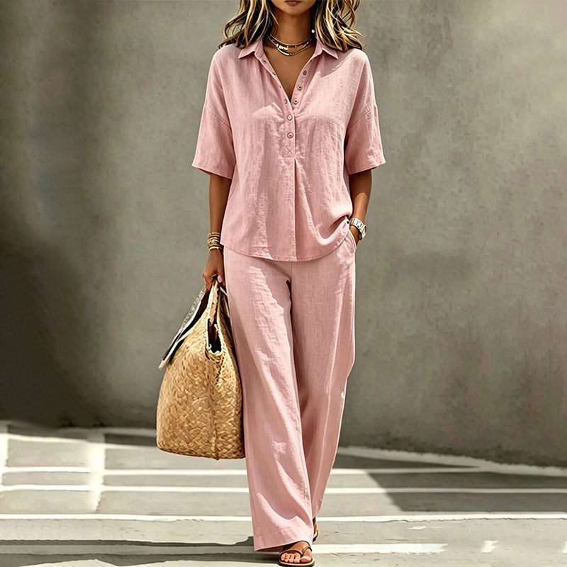 Conjunto cómodo de verano: blusa fluida abotonada y pantalón ancho. Estilo bohemio, dos piezas.