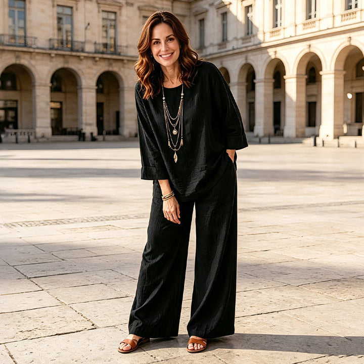 Conjunto casual chic de mujer con blusa holgada y pantalón ancho. Perfecto para un look relajado y de moda.