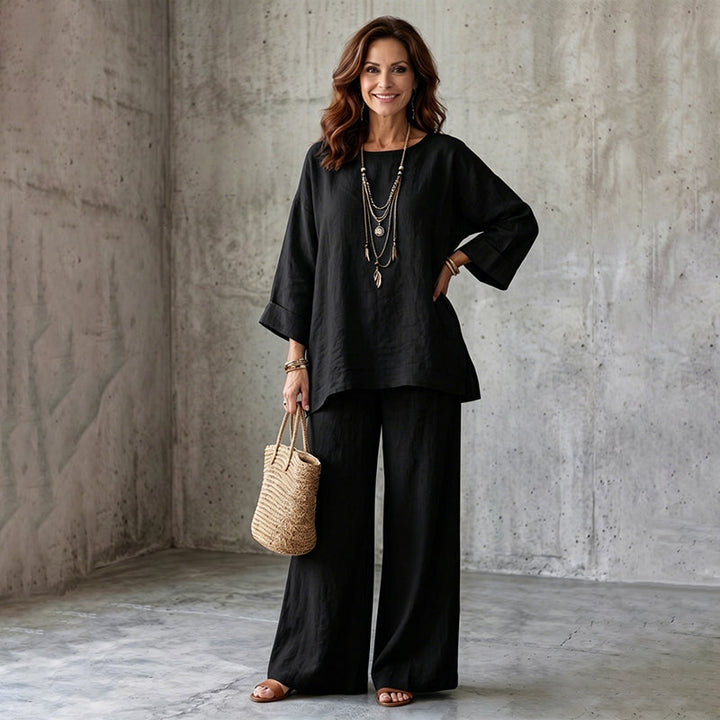 Conjunto de ropa de mujer para verano: blusa suelta y pantalón ancho. Estilo elegante y fresco.
