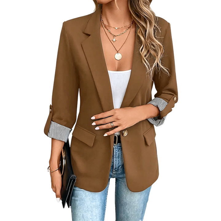 Blazer estructurado de mujer, prenda versátil para looks de oficina y casuales.