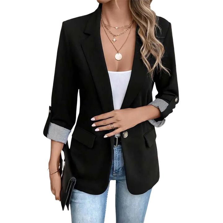 Blazer mujer elegante con solapa estructurada, ideal para ropa de oficina moderna.