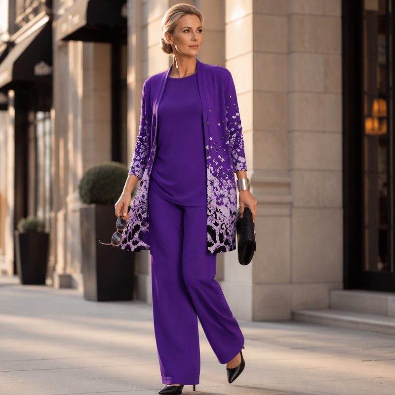 Conjunto de mujer tres piezas: cárdigan estampado, blusa y pantalón fluido. Elegancia y confort para cualquier estación.