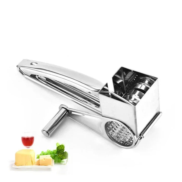 Mango ergonómico de rallador de acero inoxidable, diseñado para un agarre cómodo y seguro al rallar queso o verduras.