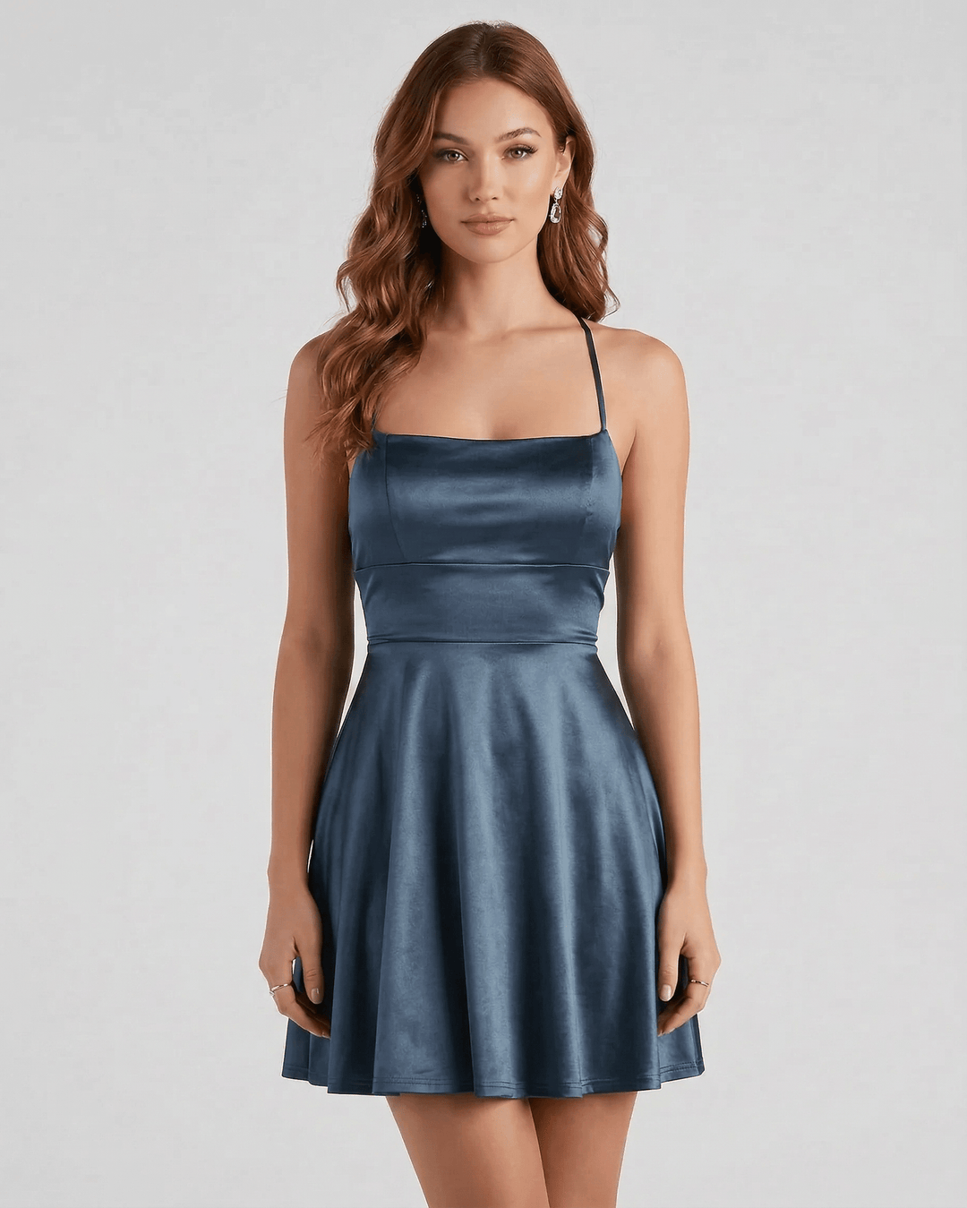 Vestido mini azul acero elegante para mujer, perfecto para fiesta o cóctel.