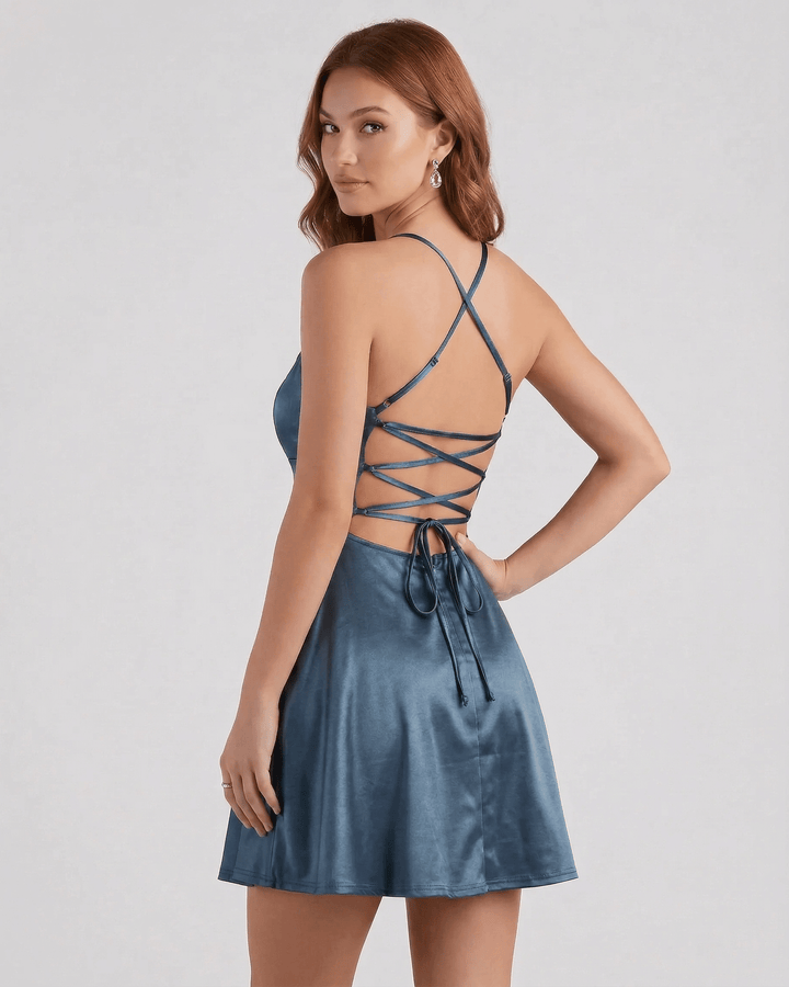 Vestido mini azul acero de mujer, ideal para noche, fiesta o evento especial.