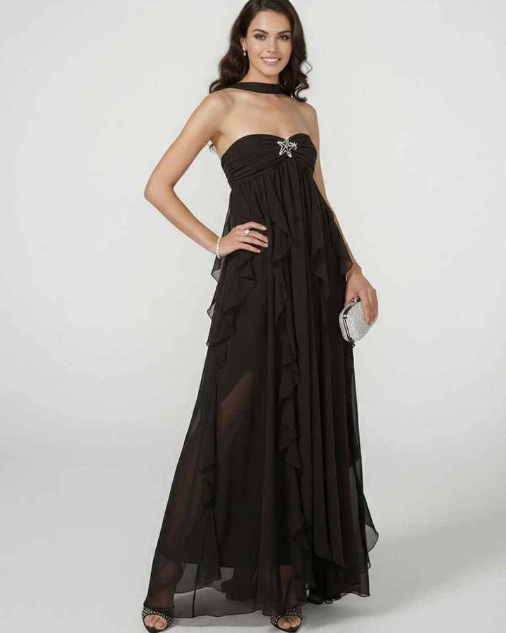 Vestido maxi blanco sofisticado y sin tirantes, con detalles de borlas. Ideal para mujer en eventos formales de noche o verano.